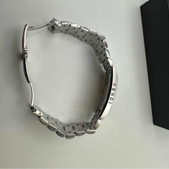 Fendi 7050G Watch - Picture 3 of 6